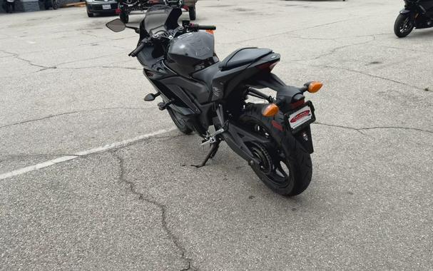 2023 Yamaha YZF-R3 ABS