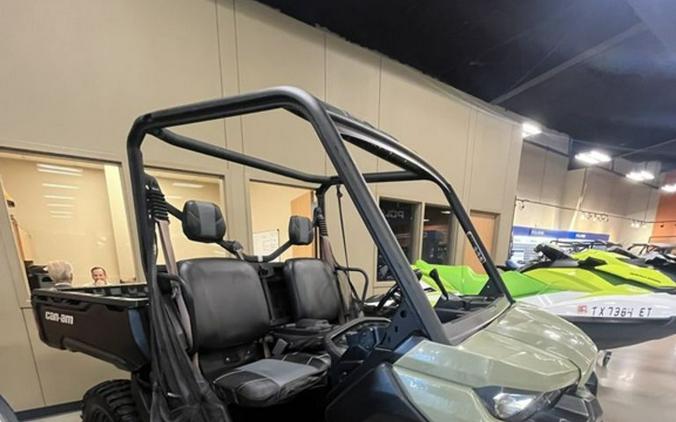 2016 Can-Am Defender HD8