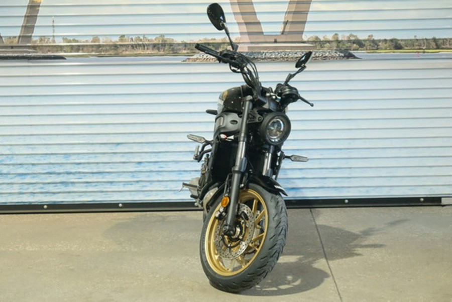 2026 Yamaha XSR700TB