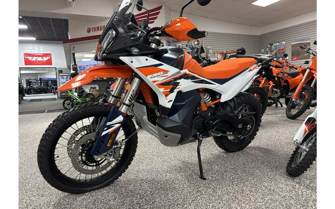 2025 Adventure 890 R - KTM