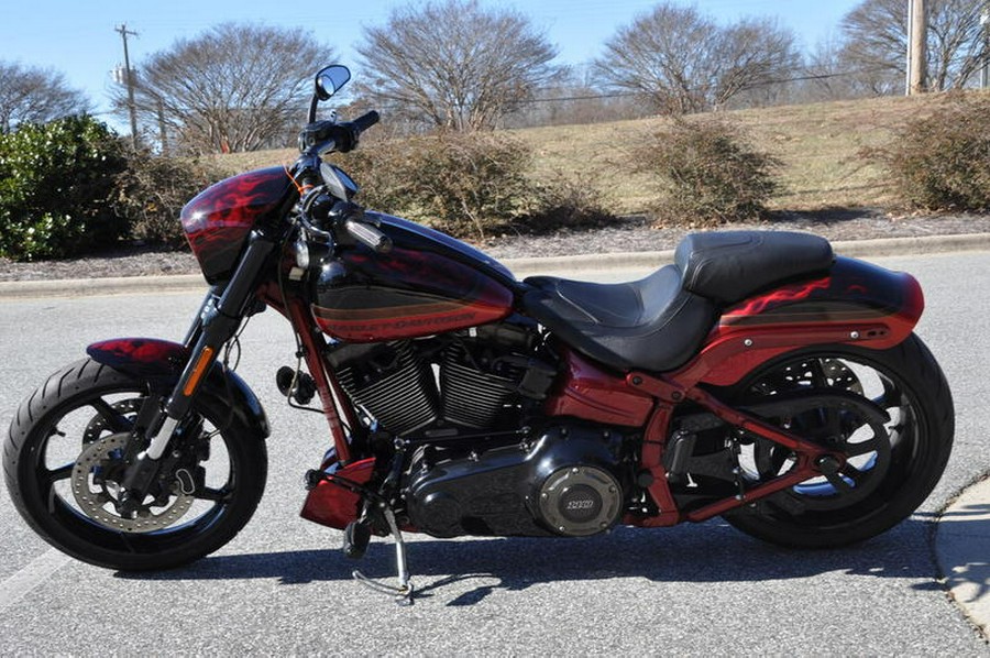 2017 Harley-Davidson® FXSE - CVO™ Pro Street Breakout®