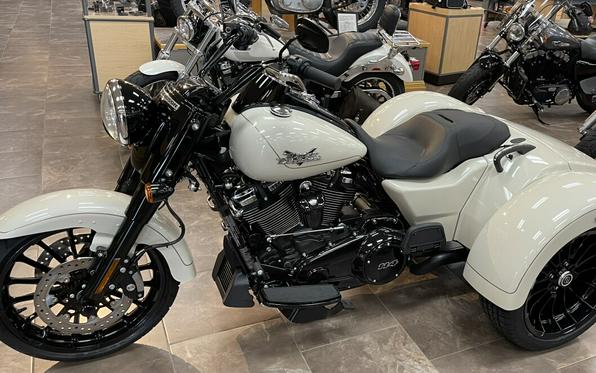 2023 Harley-Davidson Freewheeler White Sand Pearl