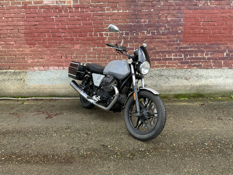 2018 Moto Guzzi V7