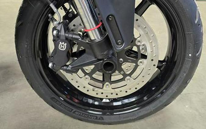 2025 HQV VITPILEN 801