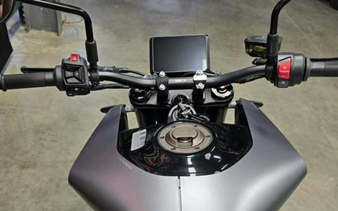 2025 HQV VITPILEN 801