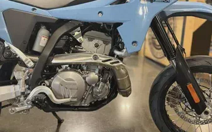 2025 Suzuki DRZ 4SM Base
