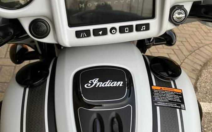 2024 Indian Motorcycle® Chieftain® Dark Horse® w/Powerband Audio Pkg Ghost White Metallic Smoke wit