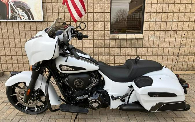 2024 Indian Motorcycle® Chieftain® Dark Horse® w/Powerband Audio Pkg Ghost White Metallic Smoke wit