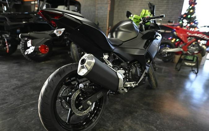 2026 Kawasaki Ninja 500 Metallic Flat Spark Black