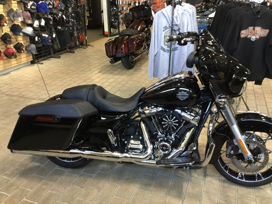 2022 Harley-Davidson® Street Glide® Special Vivid Black