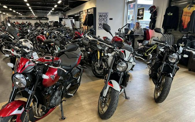 2026 Triumph Trident 800 Carnival red 800