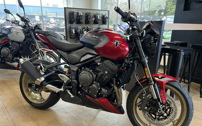 2026 Triumph Trident 800 Carnival red 800