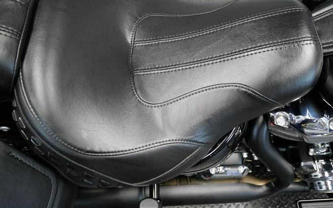 2025 Harley-Davidson® FLHC - Heritage Classic