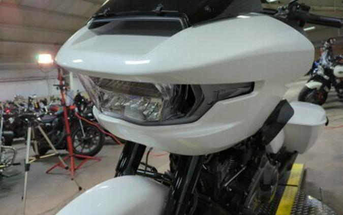 2024 Harley-Davidson Road Glide® White Onyx Pearl - Black Finish