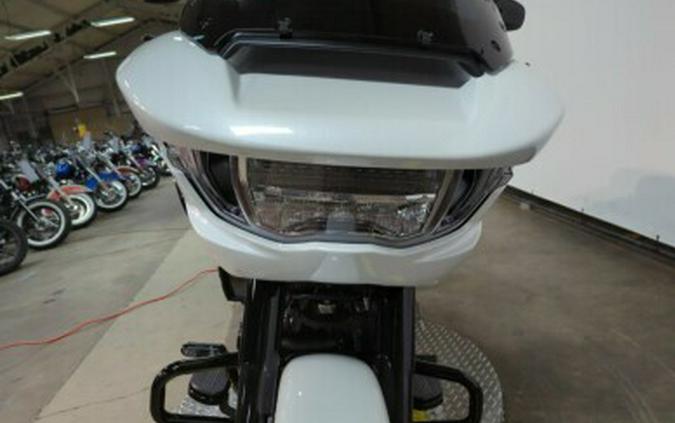 2024 Harley-Davidson Road Glide® White Onyx Pearl - Black Finish