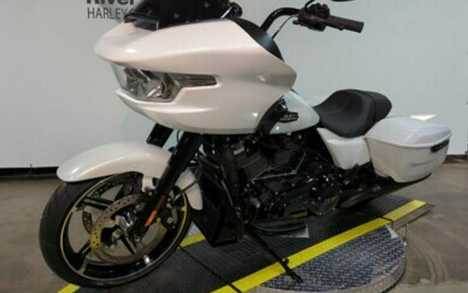 2024 Harley-Davidson Road Glide® White Onyx Pearl - Black Finish