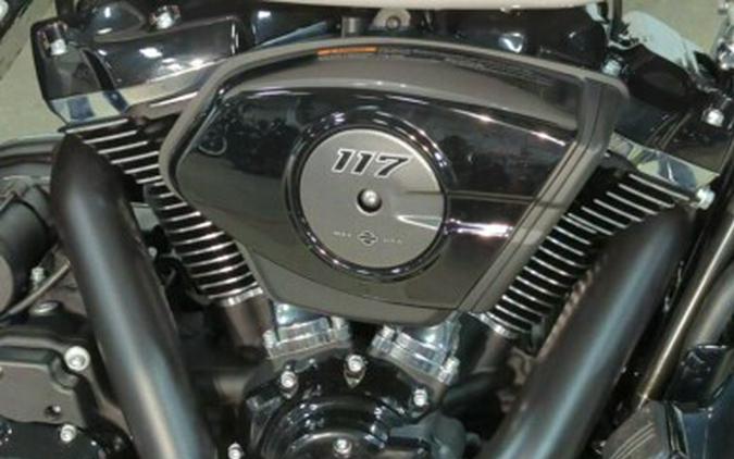 2024 Harley-Davidson Road Glide® White Onyx Pearl - Black Finish
