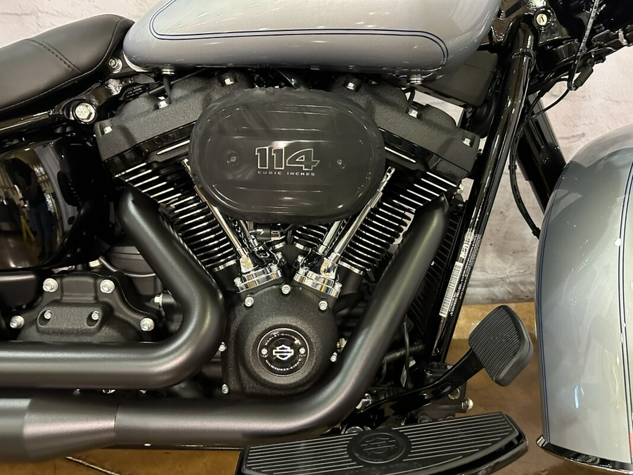 2024 Harley-Davidson Heritage Classic FLHCS Atlas Silver Metallic
