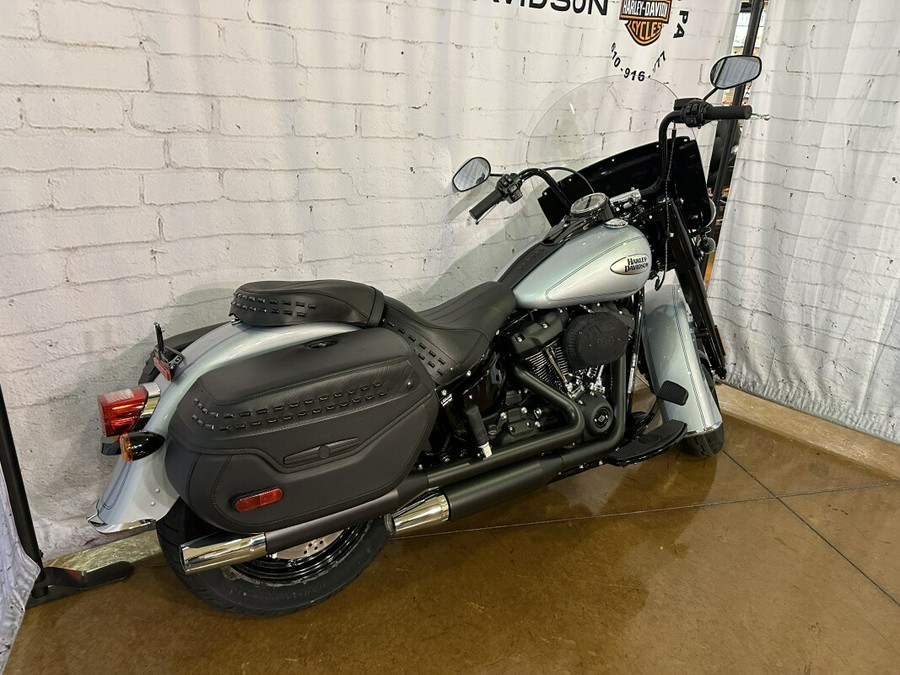 2024 Harley-Davidson Heritage Classic FLHCS Atlas Silver Metallic