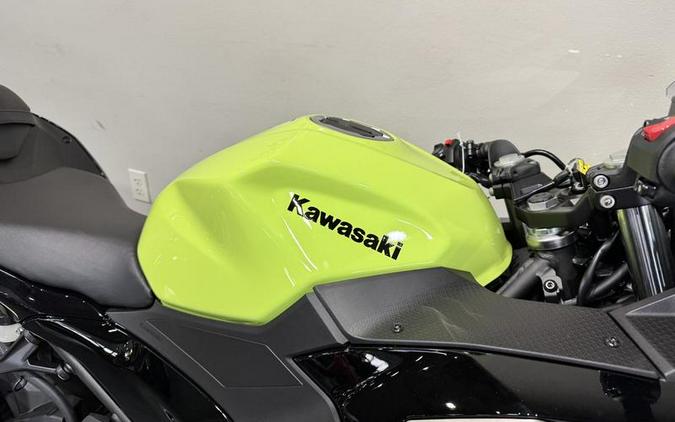 2026 Kawasaki Ninja® 500 ABS Metallic Yellowish Green/Ebony