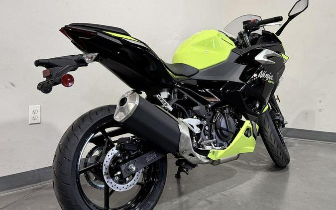 2026 Kawasaki Ninja® 500 ABS Metallic Yellowish Green/Ebony