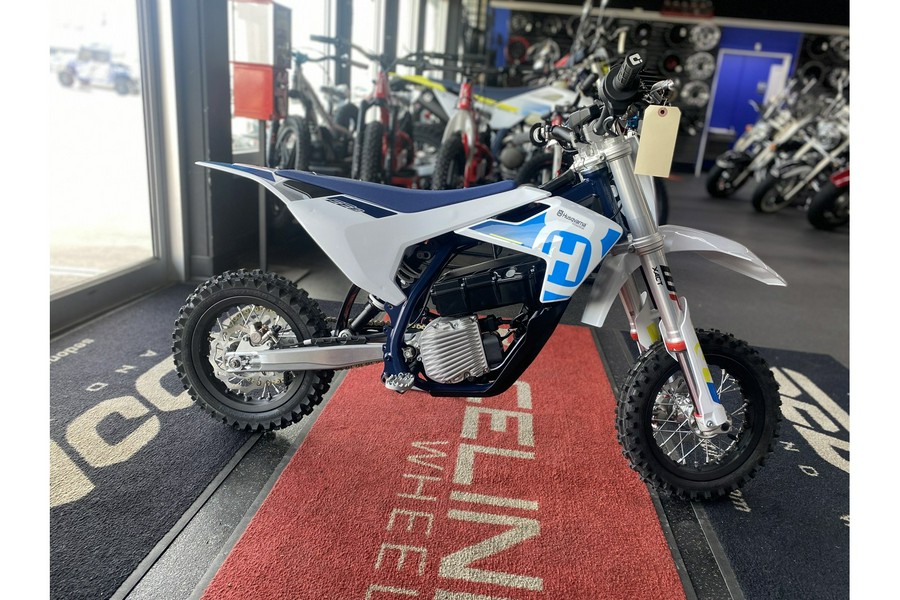 2024 Husqvarna Motorcycles EE 3