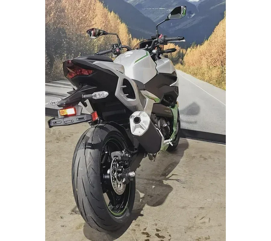 2024 Kawasaki Z7 HYBRID ABS