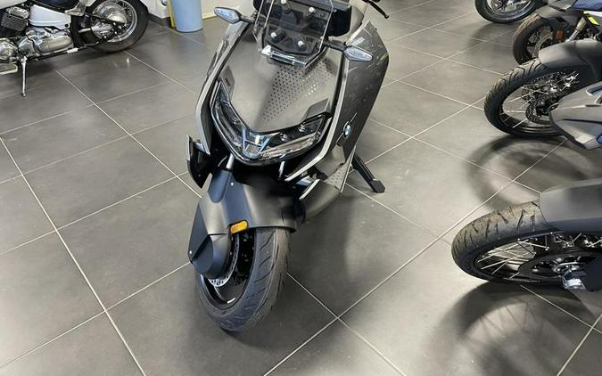 2023 BMW CE 04 Review [Urban Electric Commuter Scooter]