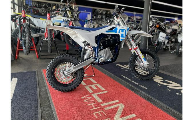 2024 Husqvarna Motorcycles EE 5