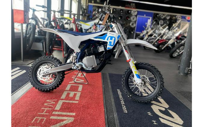 2024 Husqvarna Motorcycles EE 5