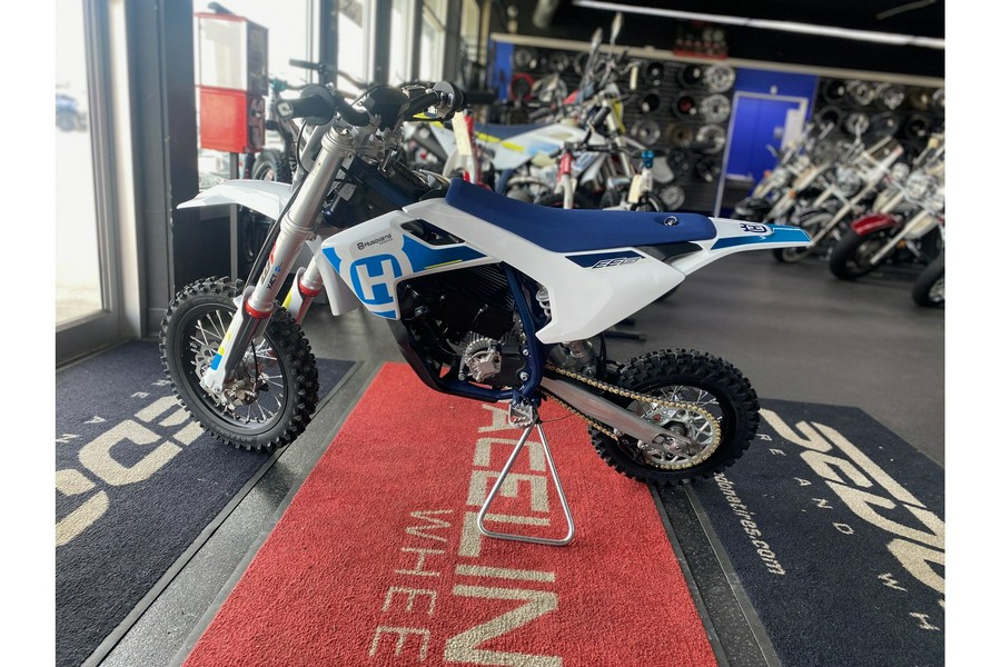 2024 Husqvarna Motorcycles EE 5