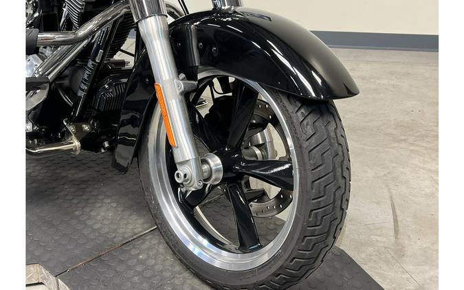 2014 Harley-Davidson® SWITCHBACK FLD