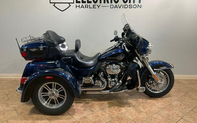 2012 Harley-Davidson Tri Glide Ultra Clas Big Blue Pearl/Vivid Blk FLHTCUTG