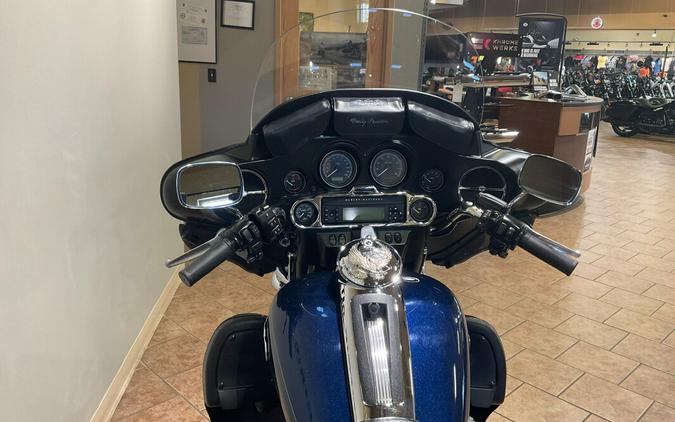 2012 Harley-Davidson Tri Glide Ultra Clas Big Blue Pearl/Vivid Blk FLHTCUTG