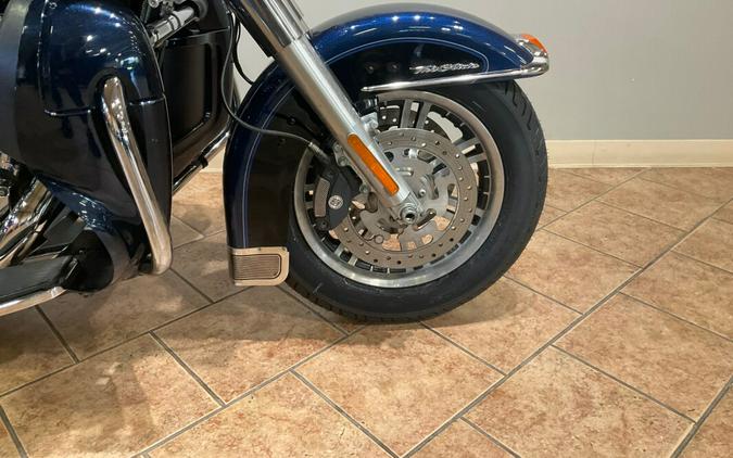 2012 Harley-Davidson Tri Glide Ultra Clas Big Blue Pearl/Vivid Blk FLHTCUTG