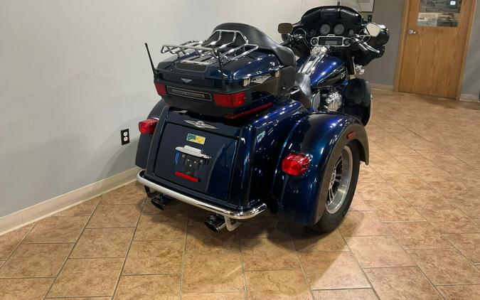 2012 Harley-Davidson Tri Glide Ultra Clas Big Blue Pearl/Vivid Blk FLHTCUTG