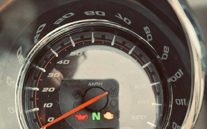 2020 Harley-Davidson® CVO Tri Glide Blizzard White Pearl w/ Lightning Silver & Stormcloud FLHTCUTGSE