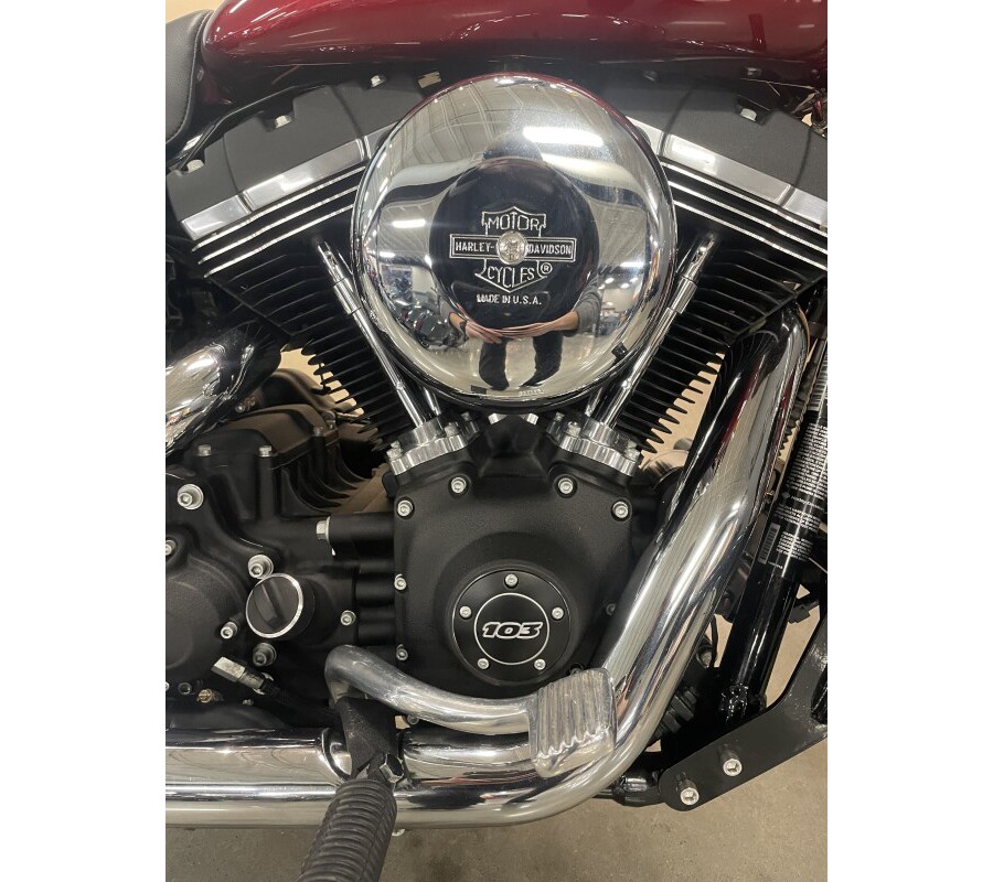 2016 Harley-Davidson® Street Bob® Velocity Red Sunglo