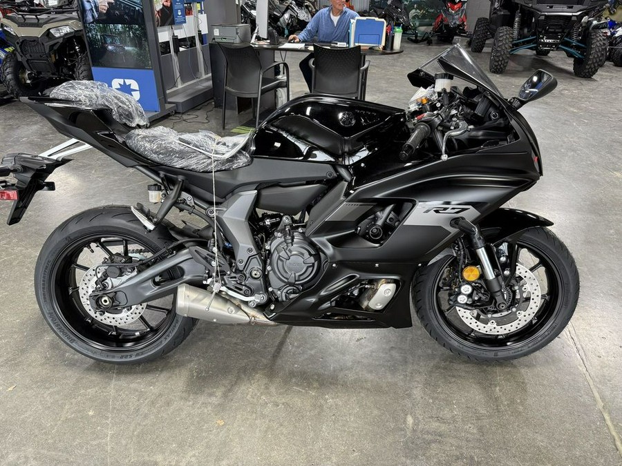 2025 Yamaha YZF-R7