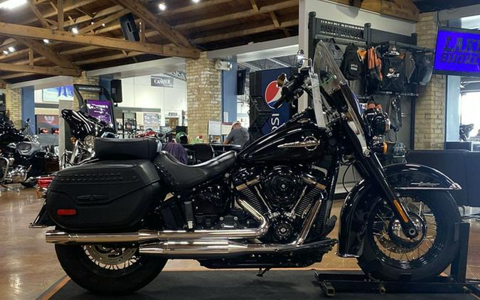 2019 Harley-Davidson Softail FLHC - Heritage Classic