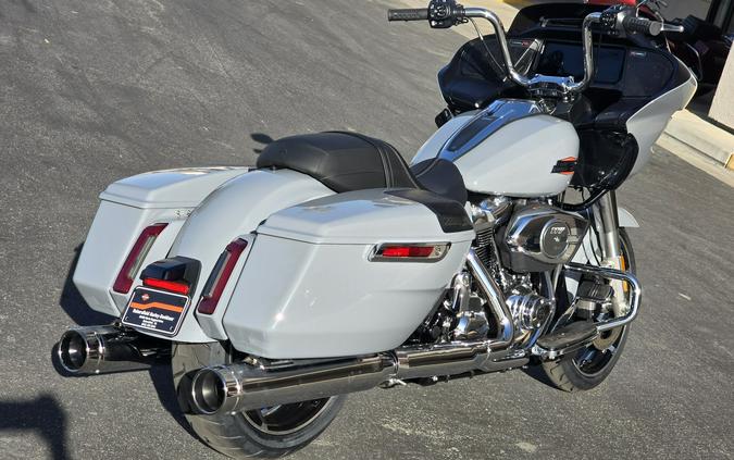 2026 Harley-Davidson® Road Glide® Dark Billiard Gray Chrome Trim