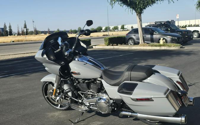 2026 Harley-Davidson® Road Glide® Dark Billiard Gray Chrome Trim