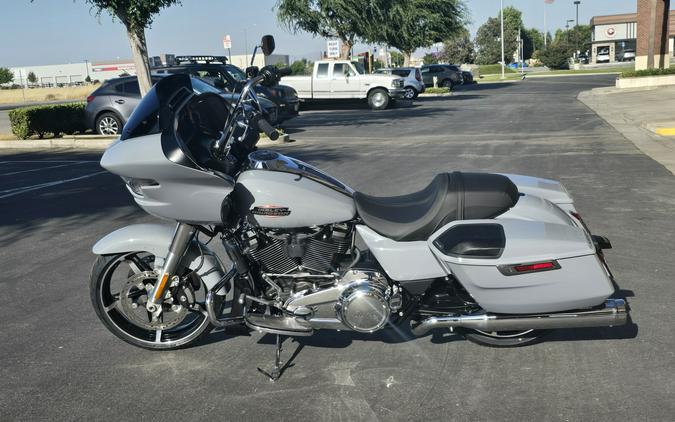 2026 Harley-Davidson® Road Glide® Dark Billiard Gray Chrome Trim