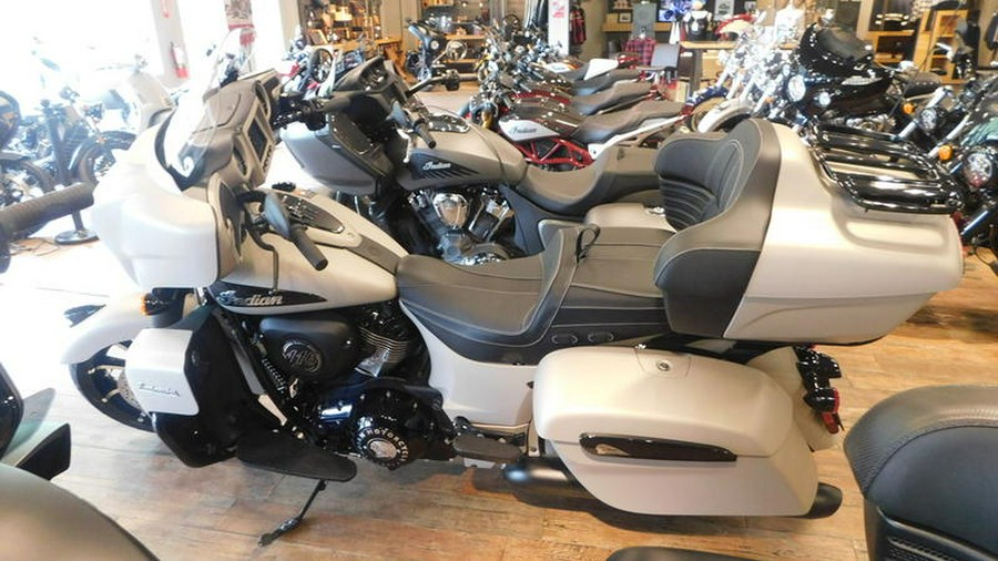 2023 Indian Motorcycle® Roadmaster® Dark Horse® Silver Quartz Smoke