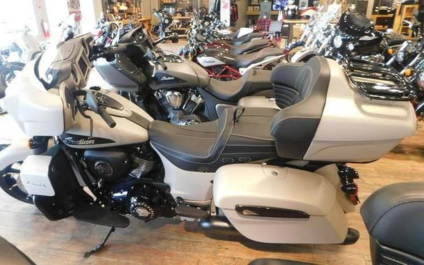 2023 Indian Motorcycle® Roadmaster® Dark Horse® Silver Quartz Smoke