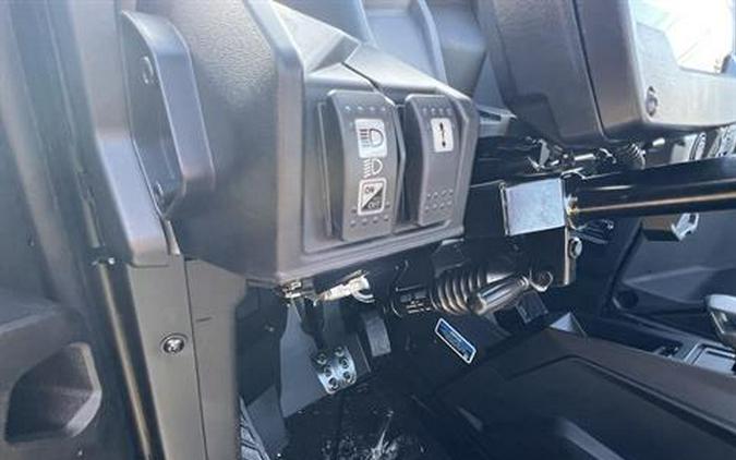 2026 Can-Am Commander XT 700