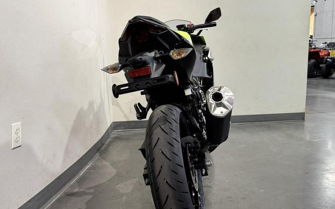 2026 Kawasaki Ninja® 500 ABS Metallic Yellowish Green/Ebony