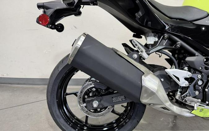 2026 Kawasaki Ninja® 500 ABS Metallic Yellowish Green/Ebony