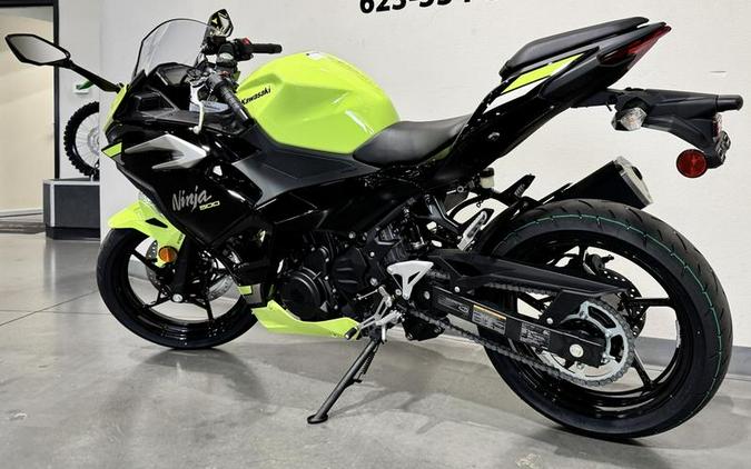 2026 Kawasaki Ninja® 500 ABS Metallic Yellowish Green/Ebony