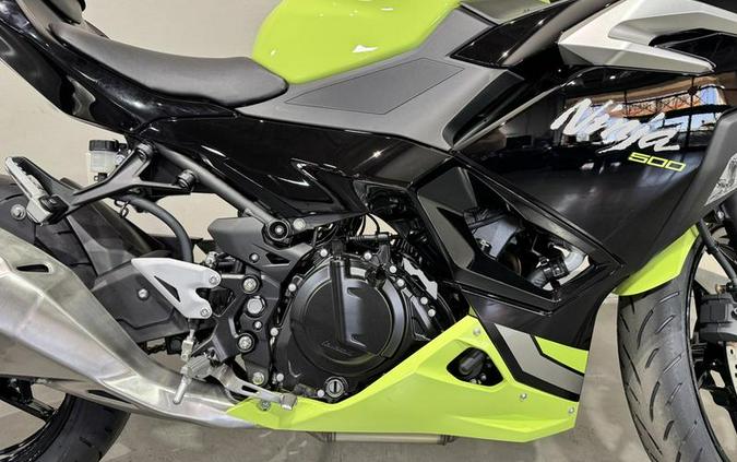 2026 Kawasaki Ninja® 500 ABS Metallic Yellowish Green/Ebony